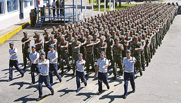 Forças Armadas vão permitir alistamento militar feminino pela 1ª vez em 2025
