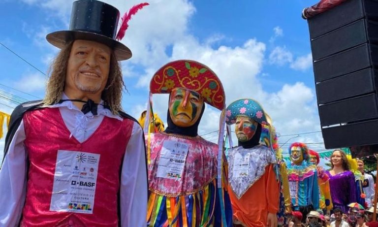 Gigantes de Olinda trocam frevo por forró: quadrilha junina inédita agita São João