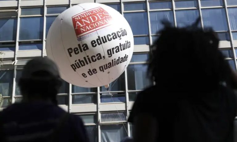 Greve: Universidades federais divergem sobre cancelamento de calendário acadêmico