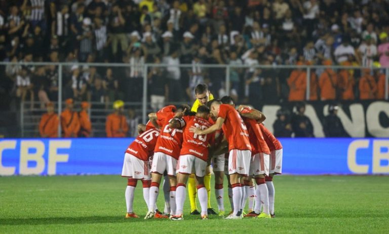 Inter vence, se aproxima dos líderes e afunda o Grêmio na zona de rebaixamento