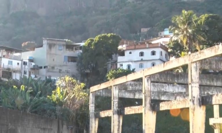 Jovem é baleado e tem corpo incendiado em Vila Velha