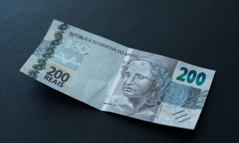 Jovem é preso por receber encomenda de dinheiro falso no ES