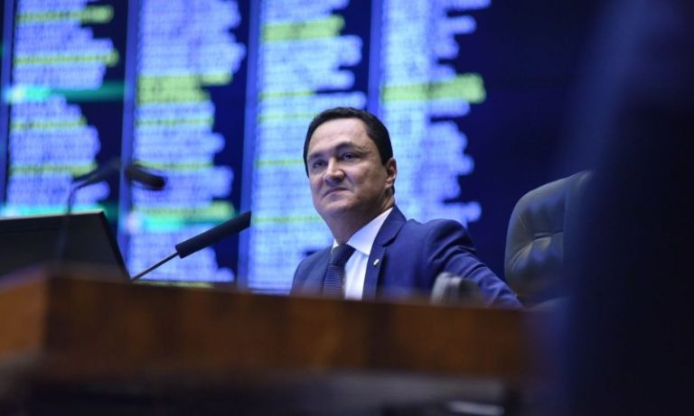 Lei de André Ferreira amplia Maria da Penha e prioriza vítimas de violência no SUS