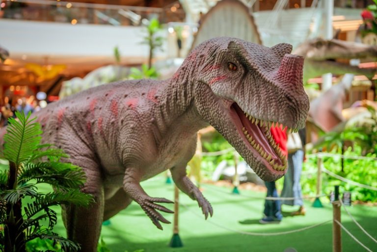 Maior exposição de dinossauros da América Latina chega ao RioMar Recife