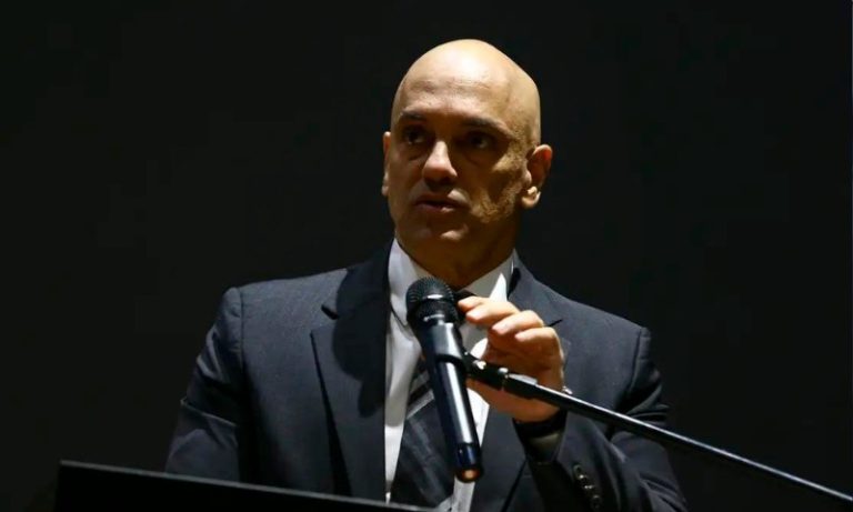 Moraes se declara impedido em caso de ameaça à sua família, mas mantém prisões