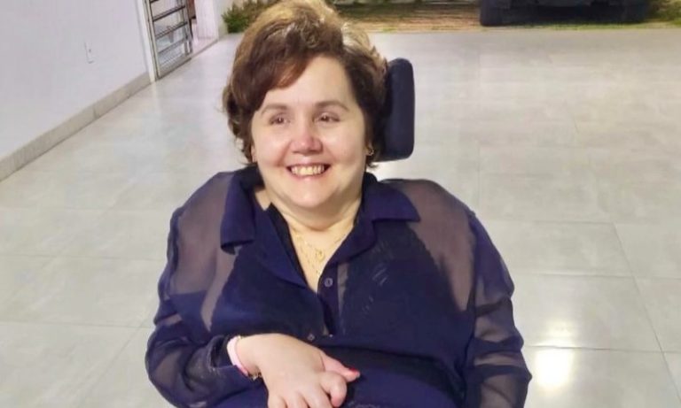 Morre a jornalista e artista plástica capixaba Simony Garcia