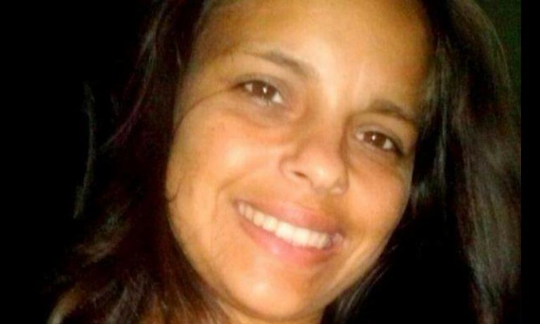 Mulher morre após ser baleada dentro de casa em Cariacica; namorado é suspeito