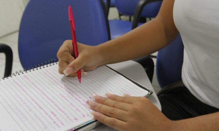 Novo Ensino Médio terá mais horas de aula e espanhol obrigatório