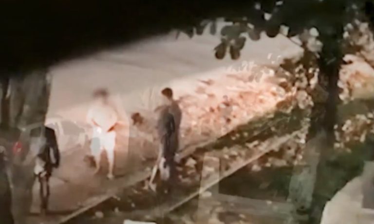 Policial Militar é flagrado agredindo homem a pauladas em Vila Velha