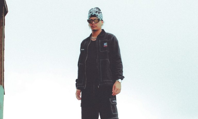 Rapper VK Mac em voo alto e movido por reflexões sobre a vida