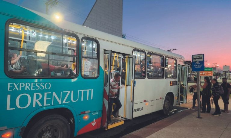 Reajuste do valor do ônibus surpreende passageiros