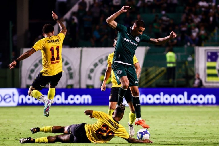 Sport volta a jogar mal, perde de 3×0 para o Goiás e cai para 6º lugar