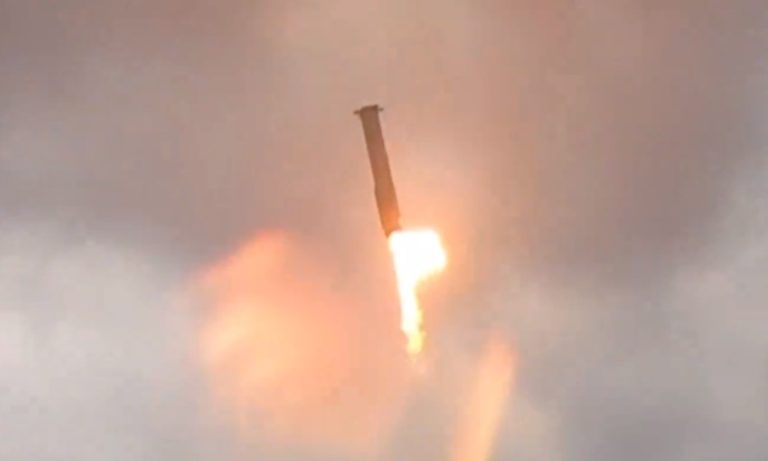 Starship: veja vídeo do momento do retorno do propulsor do foguete à Terra