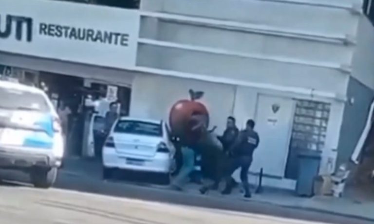 Suspeito de assalto é baleado após atingir PM com uma faca no Sul do ES