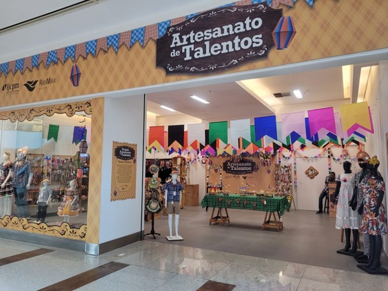 Últimos dias da loja social Artesanato de Talentos de São João no RioMar Recife