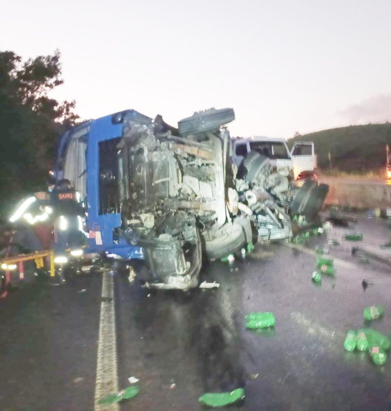 VÍDEO: Acidente envolvendo 3 caminhões na BR-232 fecha pista sentido interior