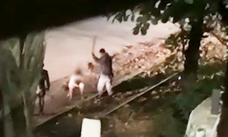 VÍDEO | Policial é flagrado dando pauladas em homem durante abordagem no ES