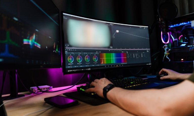 Adolescentes manipulam imagens pornográficas por IA de colegas de escola