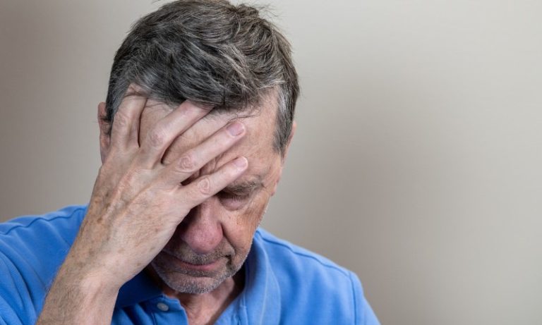 Ansiedade a partir dos 50 anos dobra risco de Parkinson, mostra estudo