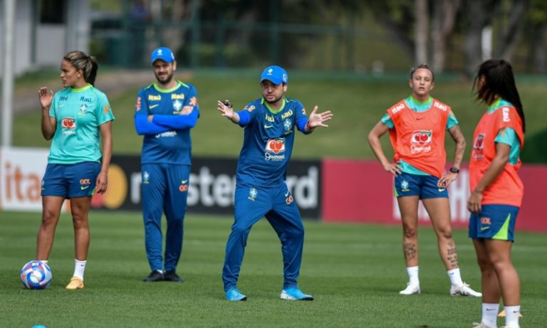 Arthur Elias promete uma seleção corajosa e confiante