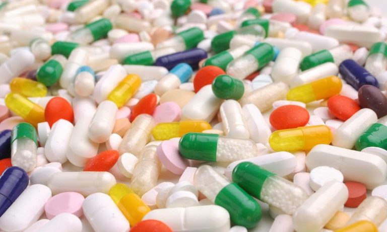 Atores fingem ser médicos e vendem “remédios” na internet