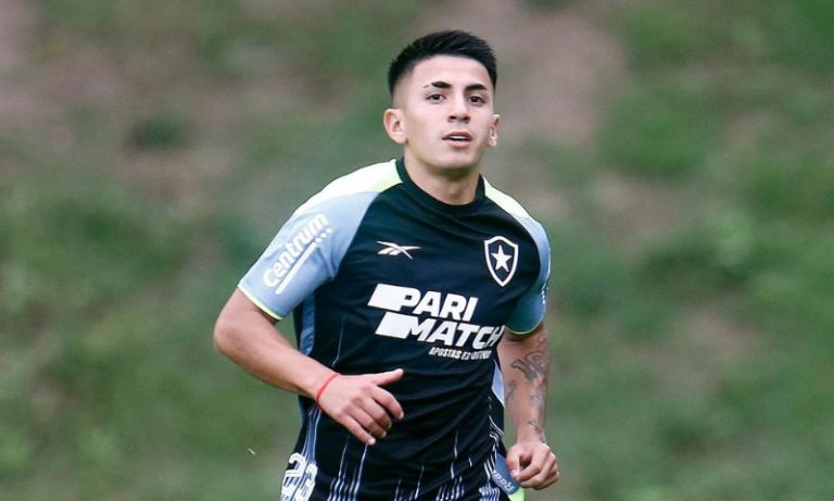 Botafogo apresenta o argentino Almada, mais cara contratação do futebol brasileiro
