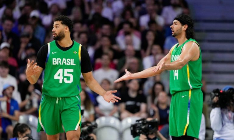 Brasil desperdiça vantagem no basquete e leva virada da França em volta à Olimpíada