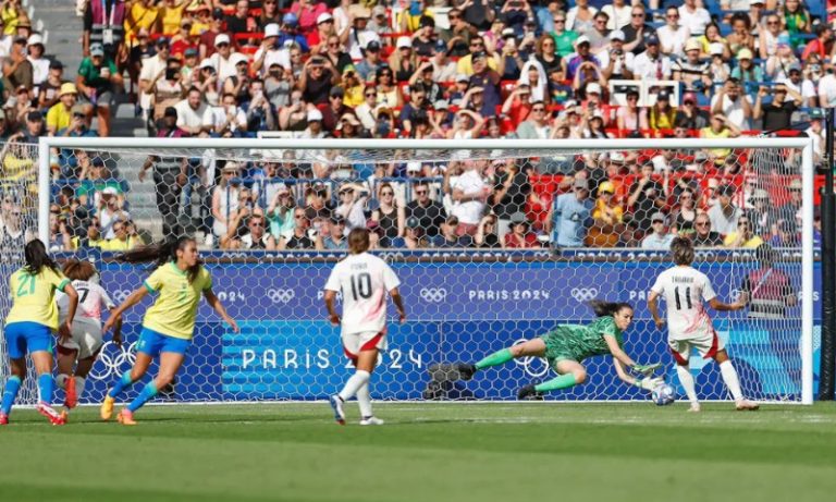 Brasil leva virada do Japão e fica em situação delicada no futebol feminino