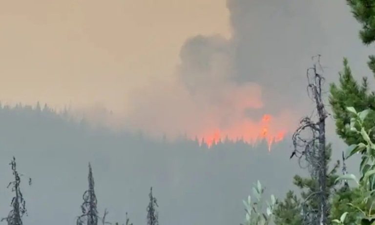 Canadá: incêndios podem ter destruído metade da cidade histórica de Jasper