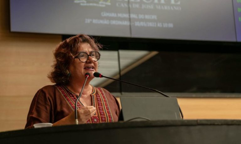 Cida Pedrosa critica autoridades que amenizaram crime de racismo no Recife