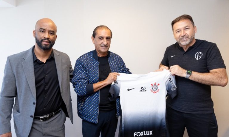 Corinthians anuncia Ramón Díaz como novo técnico