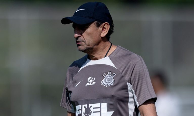 Corinthians tenta arrumar defesa para surpreender o Bahia em Salvador