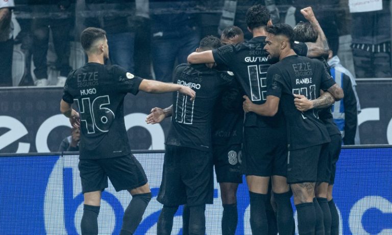 Corinthians vira para cima do Criciúma e volta a vencer na estreia de Ramón Díaz