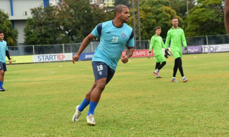 Descansado, Vitória vai para cima do Real Noroeste