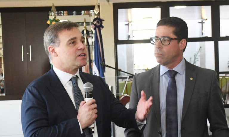 Em visita ao Espírito Santo, ministro do STF é homenageado pela Ales