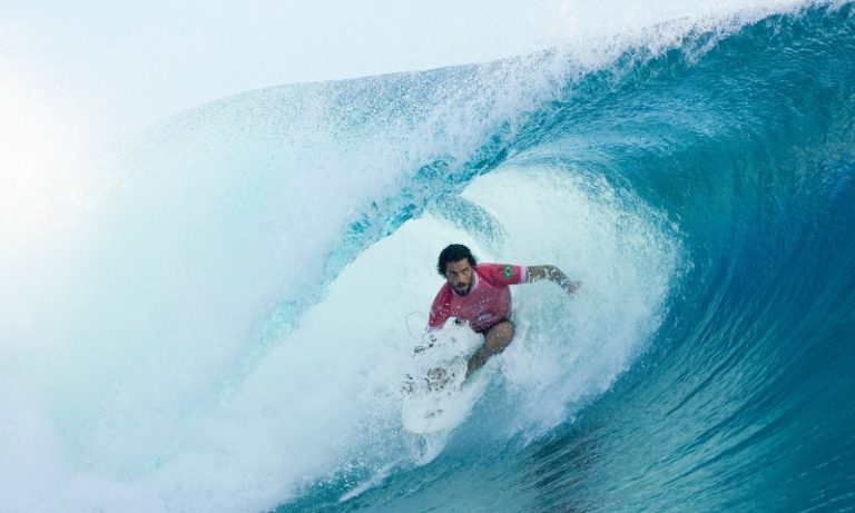 Filipe Toledo cai para ‘zebra’ japonesa e está eliminado do surfe nas Olimpíadas