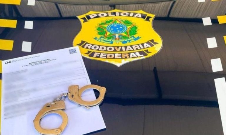 Foragido por falta de pagamento de pensão é preso durante abordagem da PRF no ES