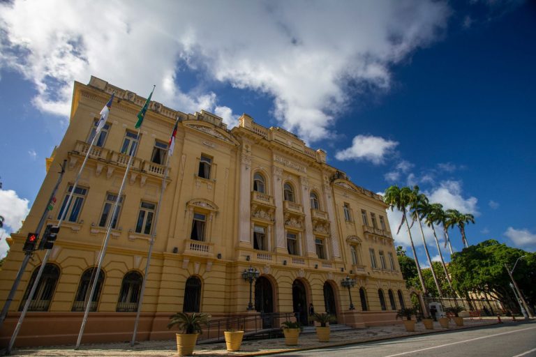 Governadora Raquel Lyra convoca deputados estaduais para sessão extraordinária