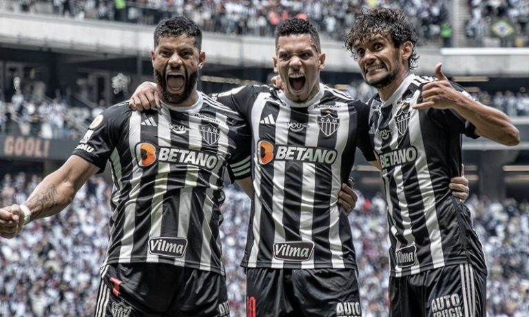 Hulk ofusca reestreia de Coutinho com 2 gols e Atlético-MG freia embalo do Vasco