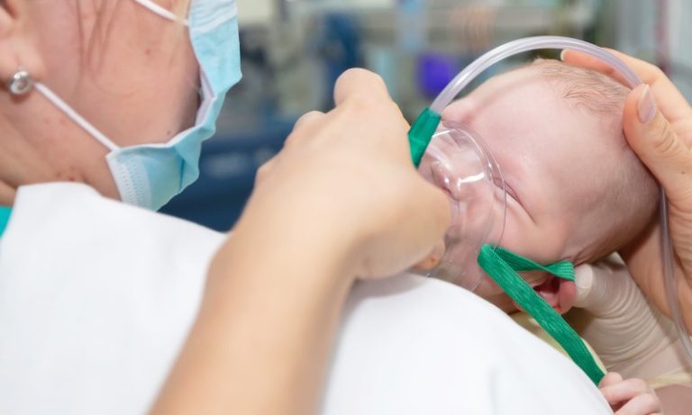 Internações de bebês por problemas respiratórios bateram recorde em 2023
