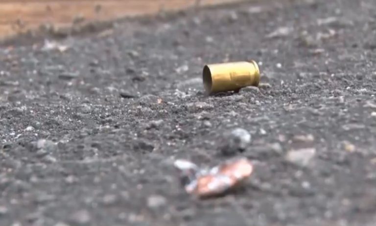 Jovem é baleada de raspão na cabeça em Vitória