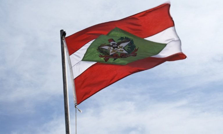Justiça de Santa Catarina determina prazo para casal vacinar filhas