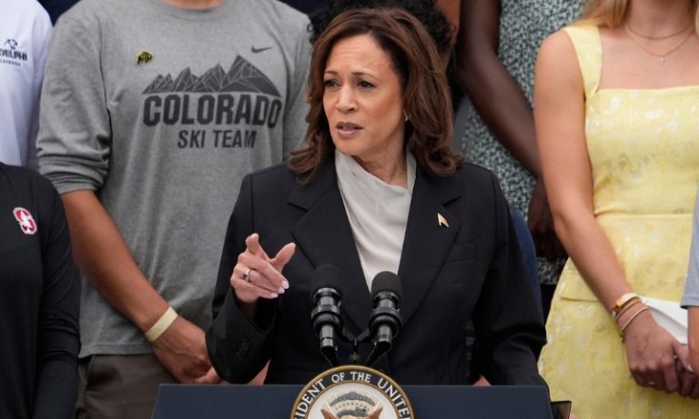 Kamala explora problemas de Trump na justiça e arrecada US$ 250 milhões