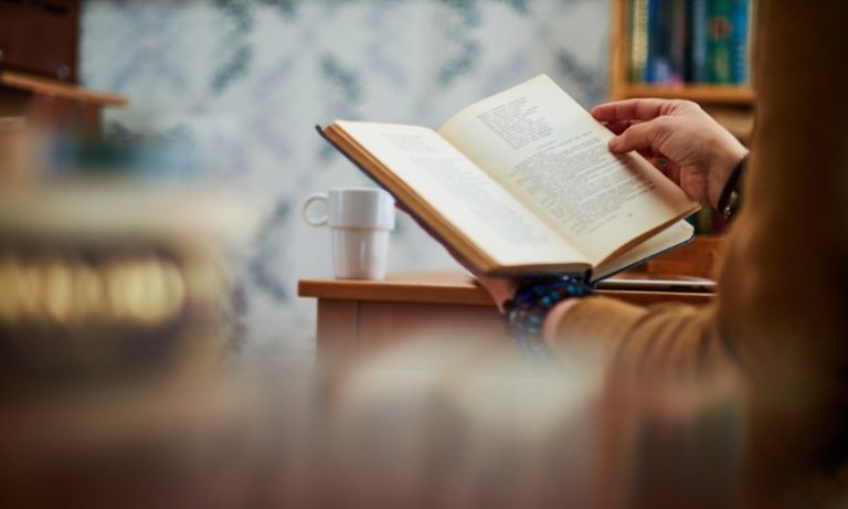 Literatura: viagem no tempo em uma fantasia épica