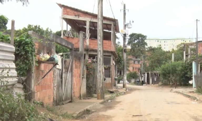 Menina de seis anos é ferida pela mãe com colher quente em Cariacica