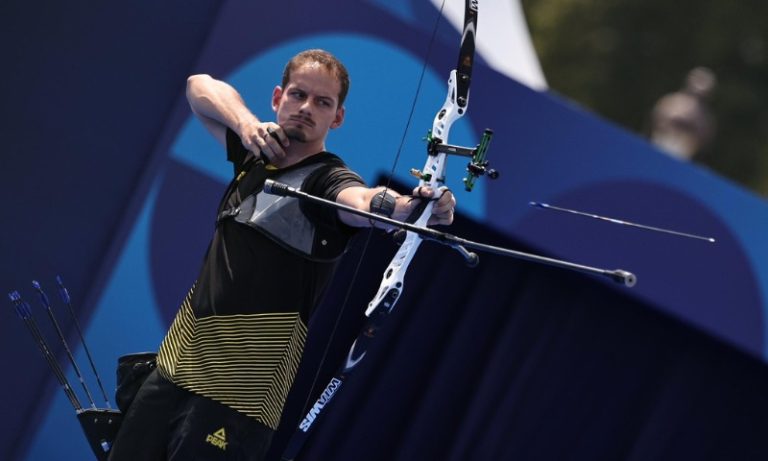 Marcus D’Almeida supera promessa japonesa e vai às oitavas no tiro com arco