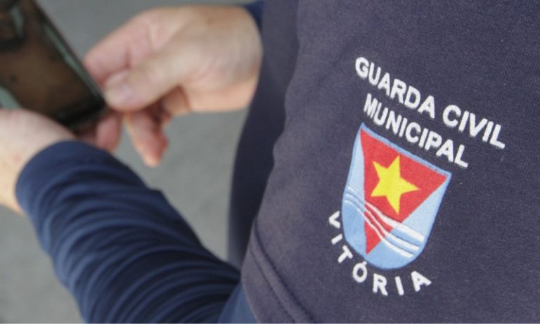 Mecânico é detido após mulher agredida pedir ajuda à Guarda de Vitória