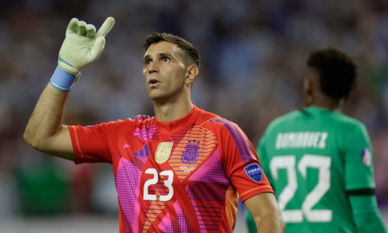 Messi falha, Martínez brilha, Argentina bate Equador nos pênaltis e vai à semifinal