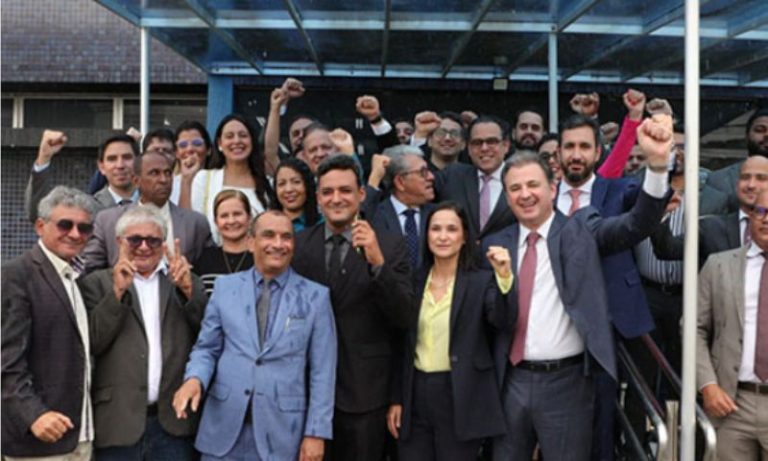 OAB-PE faz ato de desagravo e cobra respeito às garantias essenciais da advocacia