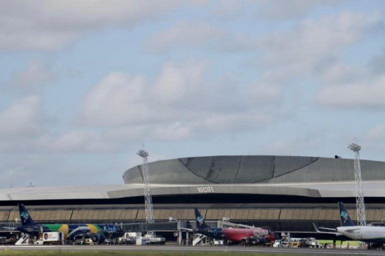 Pilotos reclamam e são repreendidos pela Torre do Aeroporto Internacional do Recife